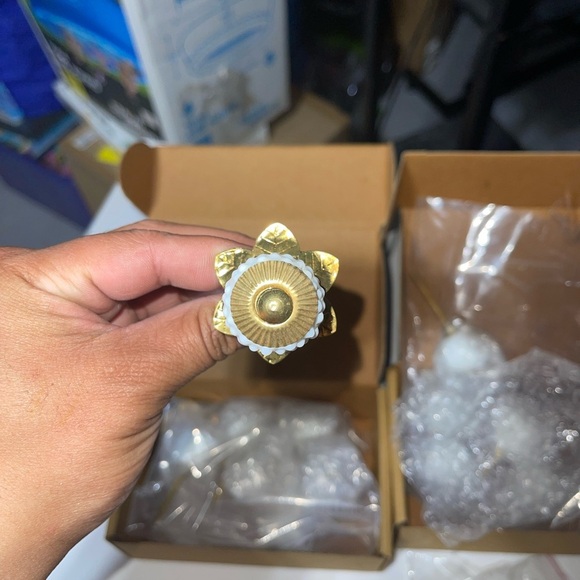 SOLD (2) Sets Crystal White and Gold Floral Drawer Knobs - Picture 11 of 12